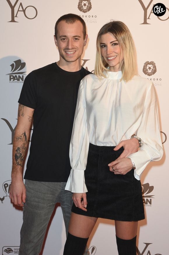 On y voit Jim, la cadette de la fratrie, contemplant l'océan face à elle.

Hugo Clément et sa compagne Alexandra Rosenfeld (Miss France 2006) - Avant-première du film "Yao" au cinéma Le Grand Rex à Paris le 15 janvier 2019. 

© Coadic Guirec/Bestimage