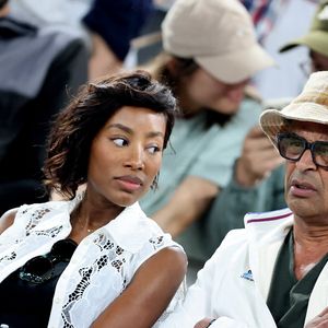 Yannick Noah et sa compagne Malika en tribunes pendant l'épreuve de basketball de Demi-Finale opposant la France à l'Allemagne lors des Jeux Olympiques de Paris 2024 (JO) à l'Arena Bercy, à Paris, France, le 8 août 2024. © Jacovides-Perusseau/Bestimage
