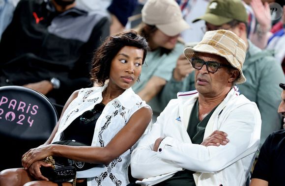 Yannick Noah et sa compagne Malika en tribunes pendant l'épreuve de basketball de Demi-Finale opposant la France à l'Allemagne lors des Jeux Olympiques de Paris 2024 (JO) à l'Arena Bercy, à Paris, France, le 8 août 2024. © Jacovides-Perusseau/Bestimage
