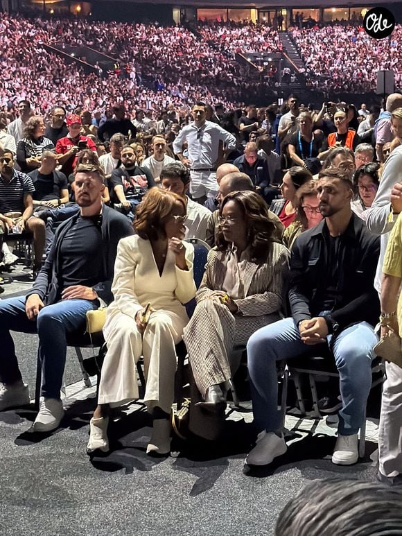 De nombreuses personnalités, dont Michelle Obama, Oprah Winfrey et Thomas Pesquet, étaient présentes pour l’occasion.

Oprah Winfrey assiste au concert de Céline Dion à la Plénitude Arena le 12 septembre 2026.

Photo : Agence / Bestimage