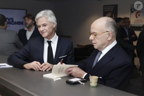 Exclusif - Cyril Viguier, Bernard Cazeneuve,  sur le plateau de l’émission « Face aux territoires » présentée pa C.Viguier dans les studios de TV5 Monde à Paris, France, le 30 janvier 2025. © Jack Tribeca/Bestimage