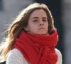 Emma préfère rencontrer des personnes qui ne la jugent pas sur sa célébrité et préserver une part de mystère sur sa vie privée.

EXCLUSIVE Paris, FRANCE Emma Watson était plus chic et confortable que prête pour le tapis rouge lorsqu'elle a bravé le froid à Paris cette semaine.



La star de Harry Potter a fait tourner les têtes avec une écharpe rouge vif surdimensionnée qui aurait pu venir directement de la salle commune de Gryffondor, l'associant à un gros pull en tricot câblé crème et à un jean noir.

L'actrice et militante a gardé un look discret, se promenant dans la capitale française avec un maquillage minimal et des cheveux balayés par le vent, prouvant que lorsqu'il s'agit de style hivernal, elle a la touche magique.



PHOTO PRISE LE 09/11/2025



Photo d'archives : Emma Watson