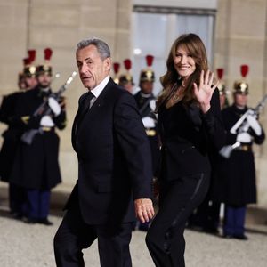 Nicolas Sarkozy et sa femme Carla Bruni-Sarkozy lors de l'accueil par le couple présidentiel français du président du Kazakhstan au palais de l'Elysée à Paris pour un dîner d'état le 5 novembre 2024.

© Dominique Jacovides / Bestimage