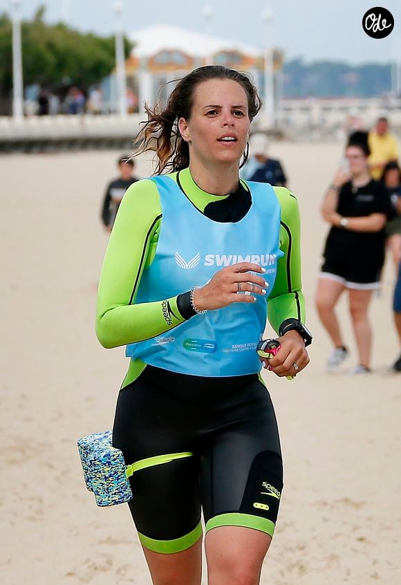 Dans ce cadre privilégié, certes moins ensoleillé que la Méditerranée où elle a habité plus jeune, la sportive retrouve le goût des plaisirs simples...

Laure Manaudou lors de la 1er édition de sa course, la "Swimrun" à Arcachon, France, le 23 juin 2019. Crédit Patrick Bernard/Bestimage