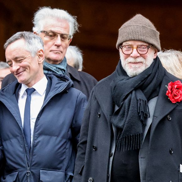 Véronique Genest, Thomas Stern, le mari de la défunte, Jean-Luc Reichmann - Sortie des obsèques de Catherine Laborde en l’église Saint-Roch à Paris, le 6 février 2025. Décédée le 28 janvier 2025 à l'âge de 73 ans, l'ancienne présentatrice météo de TF1 (1988 - 2017) était atteinte de la maladie neurodégénérative à corps de Lewy. 
© Jacovides - Moreau / Bestimage