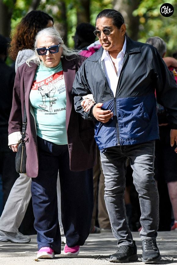 Josiane Balasko et son mari George Aguilar aux arrivées des obsèques de Catherine Ringer, la chanteuse des Rita Mitsouko, au cimetière de Montmartre, dans le 18ème arrondissement de Paris, France, le 19 septembre 2026. © Bestimage | 00770597