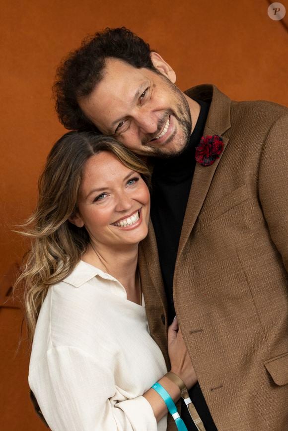 Le samedi 30 août 2025, le couple s'est dit oui à Aix-en-Provence ! Éric Antoine et Gennifer Demey en tribunes lors des Internationaux de France de Tennis de Roland Garros, France, le 7 juin 2025. © Cyril Moreau / Bestimage