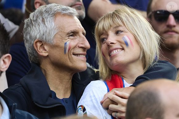Nagui et sa femme Mélanie Page - Célébrités dans les tribunes du match du groupe D de l'Euro 2024 entre l'équipe de France face à l'Autriche (1-0) à Dusseldorf en Allemagne le 17 juin 2024. © Cyril Moreau/Bestimage