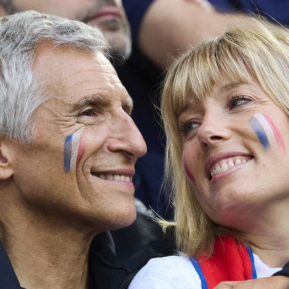 Nagui et sa femme Mélanie Page - Célébrités dans les tribunes du match du groupe D de l'Euro 2024 entre l'équipe de France face à l'Autriche (1-0) à Dusseldorf en Allemagne le 17 juin 2024. © Cyril Moreau/Bestimage