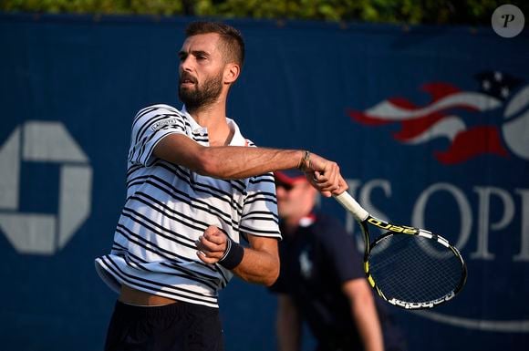 Benoit Paire de France lors de son match du deuxième tour à l'US Open 2015 au USTA Billie Jean King National Tennis Center dans le quartier Flushing de l'arrondissement Queens de New York City, NY, USA le 2 septembre 2015. Photo par Corinne Dubreuil/ABACAPRESS.COM
