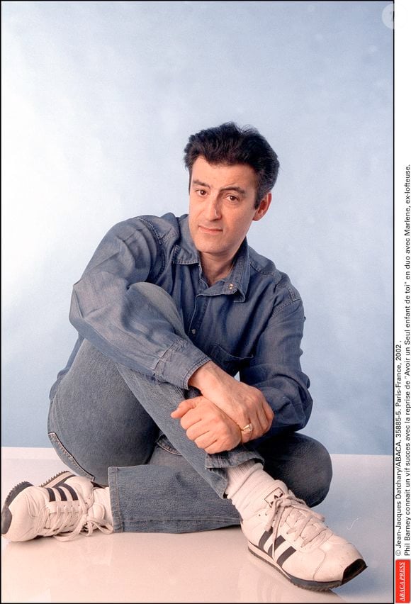 Il a rencontré le succès à la fin des années 80 grâce à son tube "Un enfant de toi"

Phil Barney connait un vif succès avec la reprise de Avoir un Seul enfant de toi en duo avec Marlene, ex-lofteuse. © Jean-Jacques Datchary/ABACA. 35885-3. Paris-France, 2002