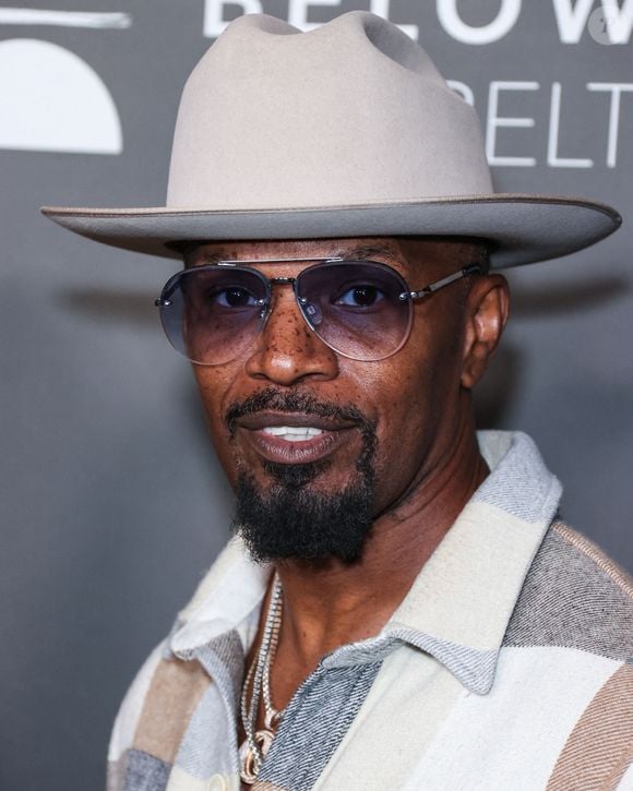 L'acteur américain Jamie Foxx arrive à la première projection de Los Angeles de 'Below The Belt' qui s'est tenue au Directors Guild of America Theater Complex le 1er octobre 2022 à Los Angeles.