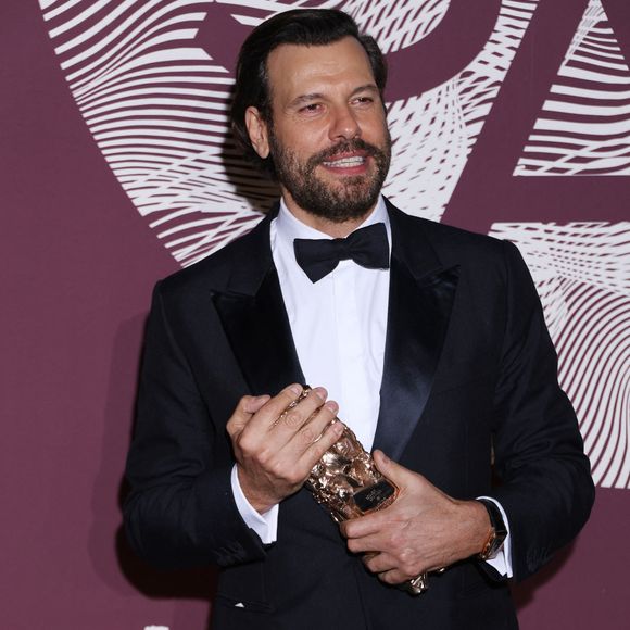 Laurent Lafitte (montre Jaeger-LeCoultre) (Meilleur acteur dans La Femme la plus riche du monde) au photocall du dîner de la 51ème cérémonie des César au Fouquet's à Paris, France, le 27 février 2026. © Denis Guignebourg/Bestimage