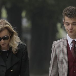 Valérie Trierweiler et son fils Léonard Trierweiler - Obsèques de Christophe Michel (mari de JL Romero) au crématorium du cimetière du Père Lachaise à Paris le 6 juin 2018.  
Crédit : AGENCE / BESTIMAGE