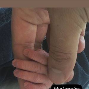 La jeune femme a donné naissance à Romy le 29 avril, fruit de ses amours avec Alain-Fabien Delon
Première photo du bébé d'Alain-Fabien Delon et Laura Bensadoun, Romy