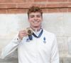 Il s’agit du nageur Léon Marchand

Léon Marchand - Les Toulousains ont accueilli avec ferveur les athlètes de la Ville rose et de ses alentours, après leur performance aux Jeux Olympiques de Paris 2024 sur la place du Capitole le 18 septembre 2024. © Frédéric Maligne/Bestimage