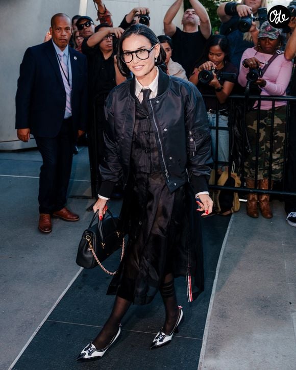 Demi Moore assiste au défilé Thom Browne, dans le cadre de la collection prêt-à-porter (RTW) printemps/été 2027, organisé au The Shed, à Hudson Yards, à New York.