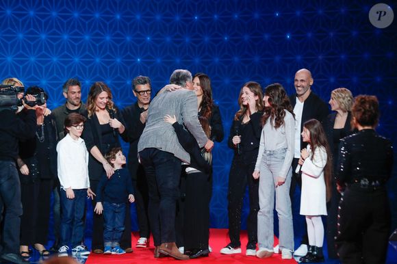 Exclusif - Marc Lavoine, David Douillet et sa femme Vanessa Douillet et leur famille, Faustine Bollart - Surprises - Enregistrement de l'émission "La Boîte à secrets", au Studio du Lendit, présentée par F.Bollaert et diffusée le 17 janvier sur France 3. Le 17 décembre 2024 © Christophe Clovis / Bestimage