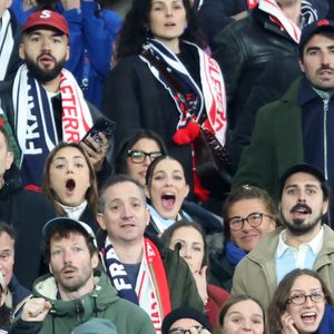 Exclusif - Manon Mittenaere, soeur d'Iris, Iris Mittenaere, Marie-Pierre Galès, mère de A.Dupont lors du match de rugby du Tournoi des Six Nations France contre Angleterre au Stade de France à Saint-Denis le 14 mars 2026. © AGENCE / BESTIMAGE