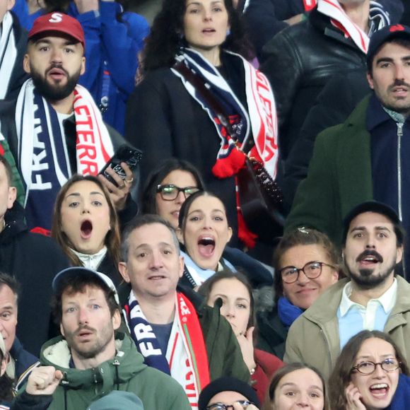 Exclusif - Manon Mittenaere, soeur d'Iris, Iris Mittenaere, Marie-Pierre Galès, mère de A.Dupont lors du match de rugby du Tournoi des Six Nations France contre Angleterre au Stade de France à Saint-Denis le 14 mars 2026. © AGENCE / BESTIMAGE