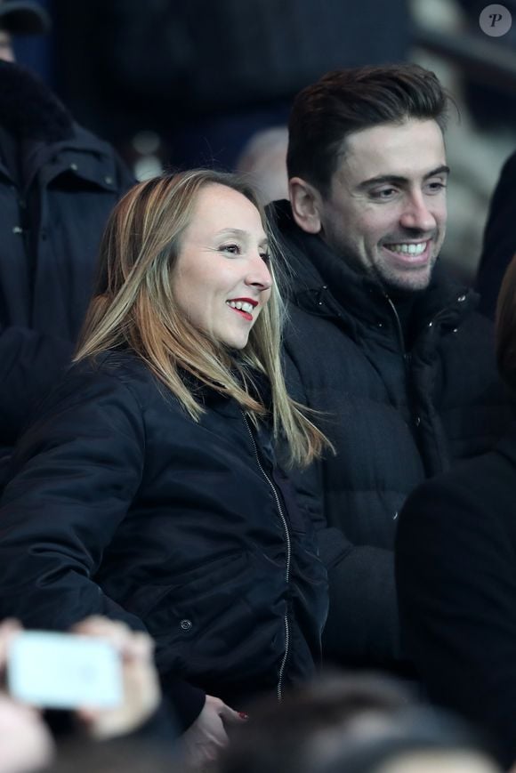 Audrey Lamy et son compagnon Thomas Sabatier - People au match de Ligue des Champions Psg - Ludogorets au Parc des Princes à Paris le 6 décembre 2016. Tenu en échec par Ludogorets (2-2), le PSG laisse la première place ... © Cyril Moreau/Bestimage
