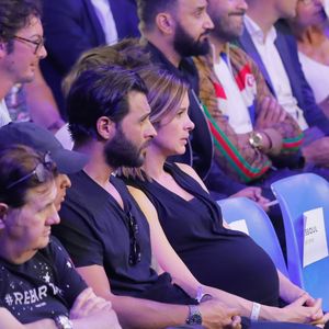 comme ce resto entre amis où l'artiste surnommé Yodelice apparaît en photo, tout sourire

Maxim Nucci (Yodelice)  et sa compagne enceinte Isabelle Ithurburu - Maxim Nucci (Yodelice)  et sa compagne enceinte Isabelle Ithurburu assistent au match de boxe de Tony Yoka au palais des sports de Paris, le 23 juin 2018 © Veeren-CVS/Bestimage