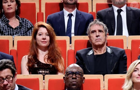 Julien Clerc et sa compagne Hélène Grémillon pendant la cérémonie de remise du prix lumière à I.Huppert lors de la 16ème édition du Festival Lumière à l'Amphithéâtre - Centre de Congrès à Lyon, France, le 18 octobre 2024. © Dominique Jacovides/Bestimage