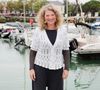 La série aborde aussi des thèmes plus personnels comme la ménopause, les rondeurs ou la chirurgie esthétique.

Cécile Bois - Photocall du film "Signalements" lors de la 26ème Edition du Festival de la Fiction de La Rochelle. Le 11 septembre 2024
© Patrick Bernard / Bestimage