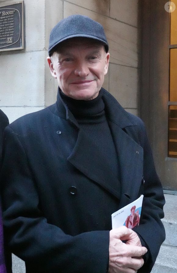 Il avait affirmé vivre près de Paris, à Senlis, où il se promenait incognito pour préserver son anonymat.

New York, NY La musicienne Rachel Fuller a été aperçue aux côtés de Sting après une représentation de "Quadrophenia, a Rock Ballet" au New York City Center à New York.

Backgrid USA / Bestimage