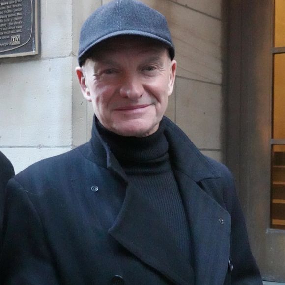 Il avait affirmé vivre près de Paris, à Senlis, où il se promenait incognito pour préserver son anonymat.

New York, NY La musicienne Rachel Fuller a été aperçue aux côtés de Sting après une représentation de "Quadrophenia, a Rock Ballet" au New York City Center à New York.

Backgrid USA / Bestimage