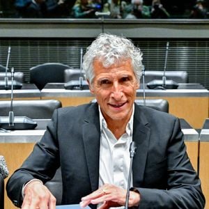 Le présentateur de télévision et producteur audiovisuel Nagui assiste à une audition de la Commission d'enquête parlementaire sur la neutralité, le fonctionnement et le financement du service public de radiodiffusion français à l'Assemblée nationale, à Paris, France, le 1er avril 2026. © Christian Liewig/Bestimage