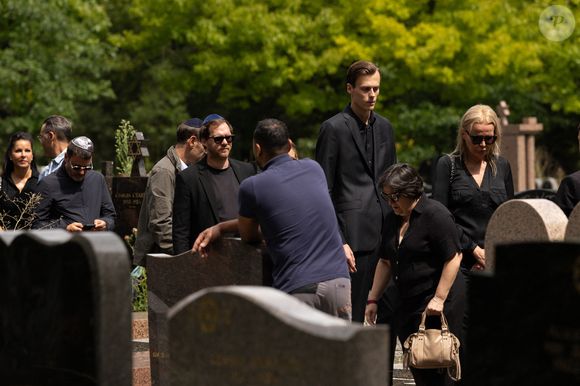 Exclusif - Florentine Leconte - Obsèques de Sabine Anthony au cimetière carré juif de Pantin, le 1er août 2025. Agence / Bestimage