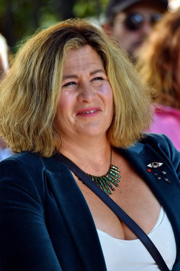 C'est sa petite-fille qui l'a accompagnée jusqu'au bout

Julie-Amour Rossini petite-fille de Juliette Gréco lors de l'inauguration de la Place Juliette Greco dans le quartier de Saint-Germain-des-Prés à Paris, France le 23 septembre 2021. Photo by Karim Ait Adjedjou/Avenir Pictures/ABACAPRESS.COM