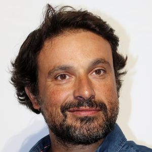 Bruno Salomone à la première de "Souviens Toi" lors de la cérémonie d'ouverture de la 19ème édition du Festival de la Fiction TV de la Rochelle.

Photo : Patrick Bernard / Bestimage