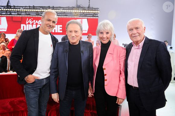Exclusif - Roland Perez, Michel Drucker, Denise Fabre et Pierre Douglas - Enregistrement de l'émission "Vivement dimanche" au studio Gabriel, présentée par M.Drucker, et diffusée sur France 3 le 15 juin 2025.
© Guillaume Gaffiot / Bestimage
