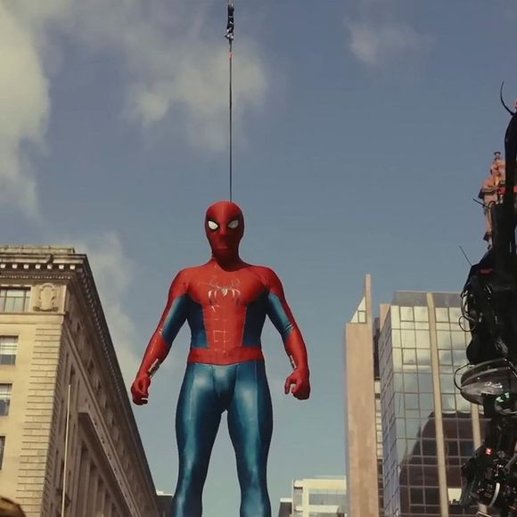 Pour l'heure, le tournage du nouveau Marvel est à l'arrêt jusqu'à nouvel ordre.

Tom Holland sur le tournage de "Spider-man".

Photo : Backgrid UK / Bestimage