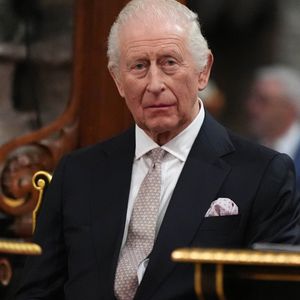 Le roi Charles III d'Angleterre - La famille royale d'Angleterre célèbre le 76ème Commonwealth Day à l'abbaye de Westminster à Londres le 10 mars 2025.

Photo : Julien Burton / Bestimage