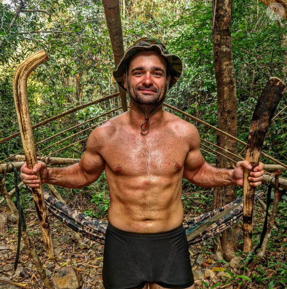 Sur place, il est représentant d'une marque de selle de cheval.

Brice, ancien aventurier de "Koh-Lanta"
