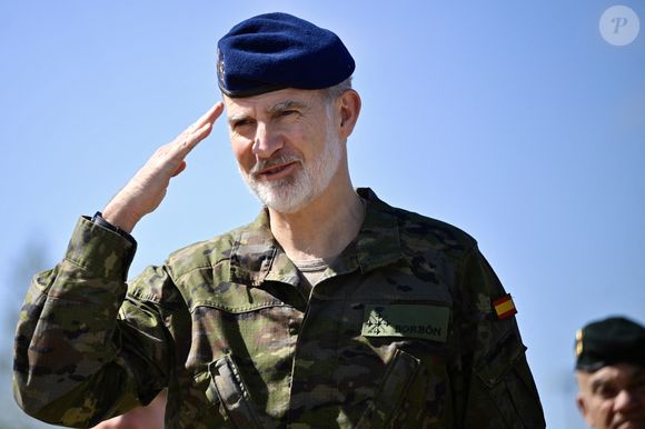 Le roi Felipe VI visite à la brigade "Aragon I" de l'armée espagnole, à la base "San Jorge" à Saragosse, le 25 mars 2025. La brigade "Aragon I" de l'armée a été créée le 1er juin 1986 sous le nom de brigade de cavalerie "Castillejos II". Ses unités ont participé à des missions de maintien de la paix dans les Balkans (Bosnie, Kosovo et Albanie), au Liban, en Afghanistan, au Mali, en Irak et en Lettonie, ainsi qu'au soutien à la population civile lors des opérations de Balmis et de Baluarte.

Photo : Europa Press / Bestimage