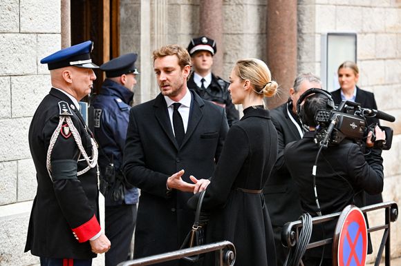 Pierre Casiraghi et sa femme Beatrice Borromeo - Obsèques de Didier Guillaume (ancien ministre de l'Agriculture entre 2018 et 2020 et ancien Ministre d'Etat de Monaco 2024–2025) en la cathédrale Notre-Dame-Immaculée de Monaco le 23 janvier 2025. © Bruno Bebert/Bestimage