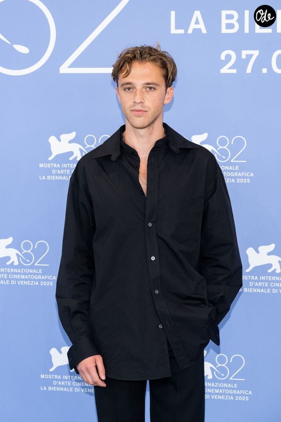 Benjamin Voisin au photocall du film "L’Etranger" lors du 82ème Festival International du Film de Venise (La Mostra), Italie, le 2 septembre 2025. © Alfonso Catalano/SGP/Bestimage