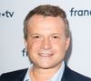 Chaque numéro abordera un angle ou enjeu majeur comme la pénurie de professionnels ou les inégalités d'accès aux soins. 

Axel de Tarlé lors du photocall dans le cadre de la conférence de presse de France Télévisions au Pavillon Gabriel à Paris, France, le 24 août 2021. © Pierre Perusseau/Bestimage