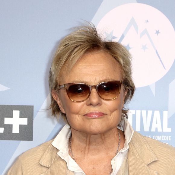 Muriel Robin - Tapis rouge lors du 29ème Festival International du Film de Comédie de l'Alpe d'Huez le 20 Janvier 2026. © Dominique Jacovides/Bestimage