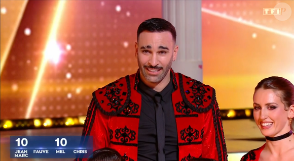 L'ancien footballeur a obtenu d'excellentes notes après son paso doble

Adil Rami et ses jumeaux dans "Danse avec les stars", capture d'écran TF1.  Le 11 avril 2025.