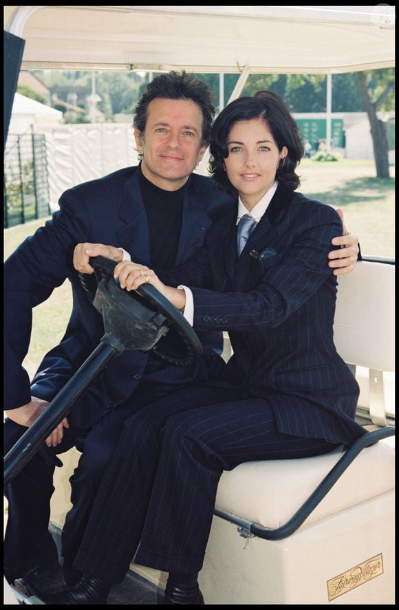 Leur proximité surprend leur entourage, mais reste naturelle selon eux : Francis vient régulièrement partager des repas en famille.

Francis Huster et Cristiana Reali
RINDOFF-CASTEL / BESTIMAGE