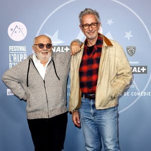 Gérard Jugnot et Thierry Lhermitte - Tapis rouge lors du 29ème Festival International du Film de Comédie de l'Alpe d'Huez le 22 Janvier 2026. © Dominique Jacovides/Bestimage