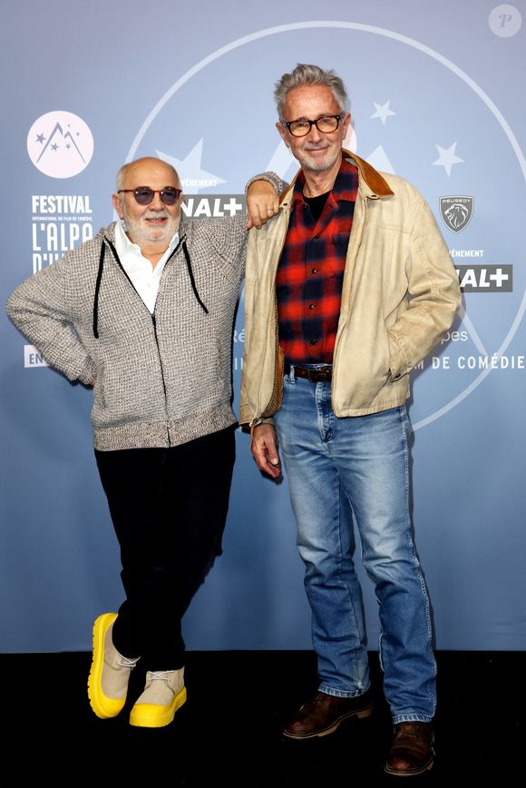 Gérard Jugnot et Thierry Lhermitte - Tapis rouge lors du 29ème Festival International du Film de Comédie de l'Alpe d'Huez le 22 Janvier 2026. © Dominique Jacovides/Bestimage