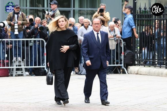 Julie Gayet et François Hollande lors des funérailles de Bernadette Chirac, veuve de l'ancien président français Jacques Chirac, à la basilique Sainte-Clotilde à Paris, en France, le 12 juin 2026. Bernadette Chirac est décédée le 5 juin 2026, à l'âge de 93 ans. Photo d'Alain Guizard/ABACAPRESS.COM