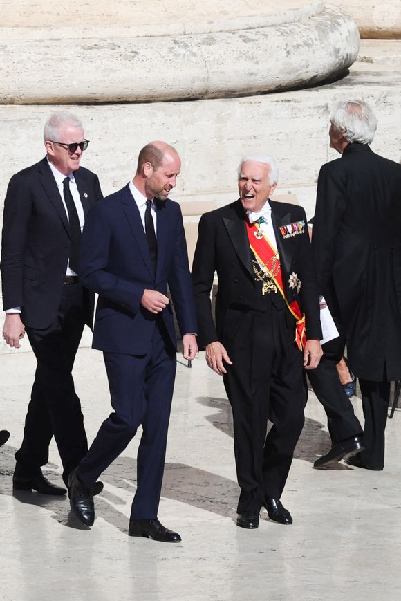Le prince William d'Angleterre, prince de Galles, assiste aux funérailles du pape François le 26 avril 2025 au Vatican. Alors que Rome fait ses adieux au pape François, des dirigeants du monde entier, des membres de la famille royale, des membres du clergé et des milliers de fidèles se sont réunis au Vatican pour un adieu solennel et historique. Le pape François est décédé le lundi 21 avril à l'âge de 88 ans. Photo by Marco Iacobucci/IPA/ABACAPRESS.COM