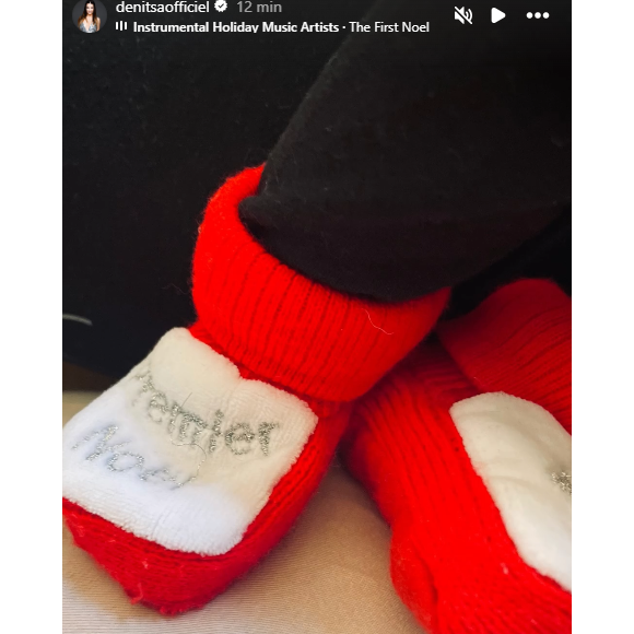 Sur Instagram, elle partage le premier look de Noël de sa fille !

Denitsa Ikonomova, maman comblée pour Noël.